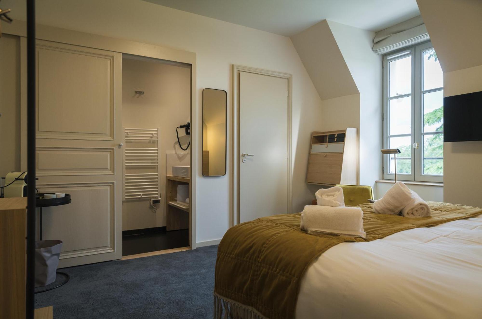 Hotel Domaine De L'Ecorcerie Fontaine-le-Comte Zewnętrze zdjęcie