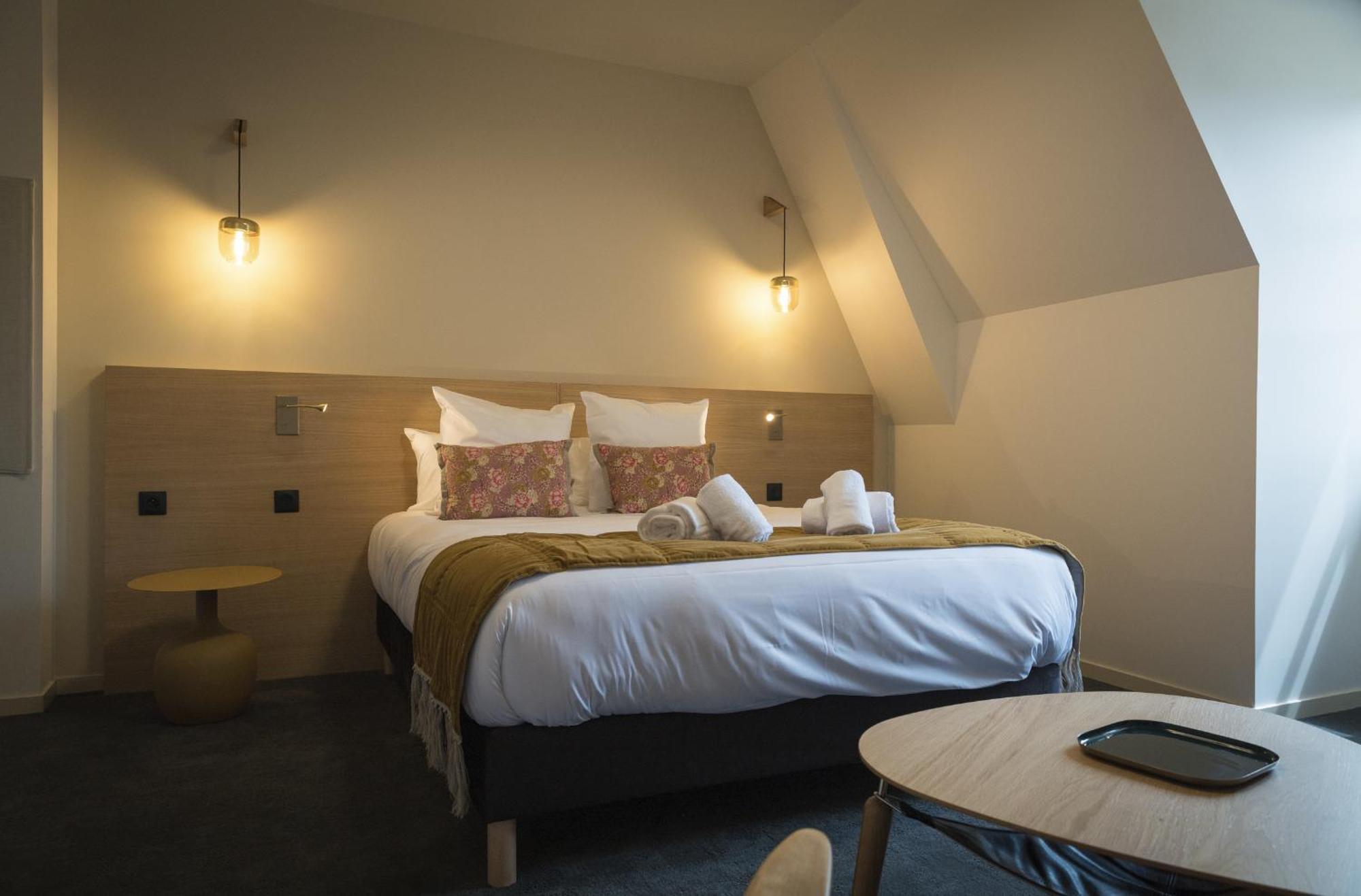 Hotel Domaine De L'Ecorcerie Fontaine-le-Comte Zewnętrze zdjęcie