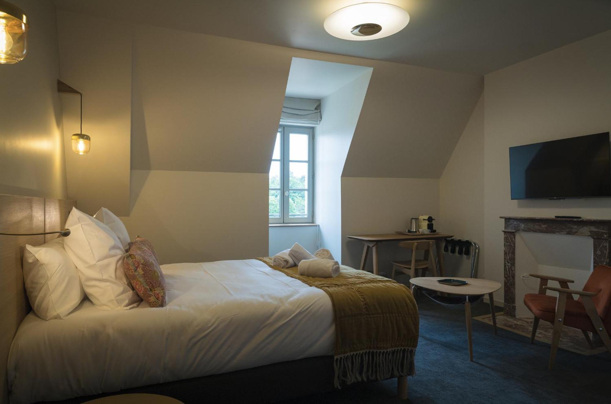 Hotel Domaine De L'Ecorcerie Fontaine-le-Comte Zewnętrze zdjęcie