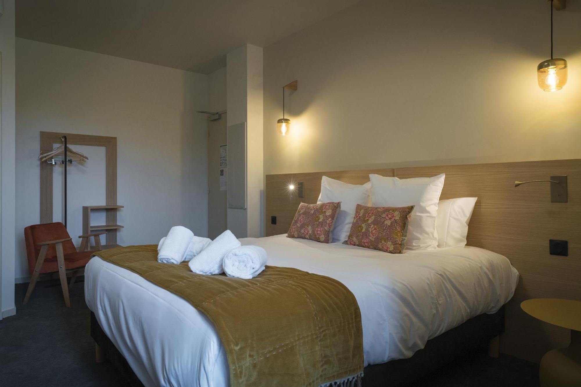 Hotel Domaine De L'Ecorcerie Fontaine-le-Comte Zewnętrze zdjęcie