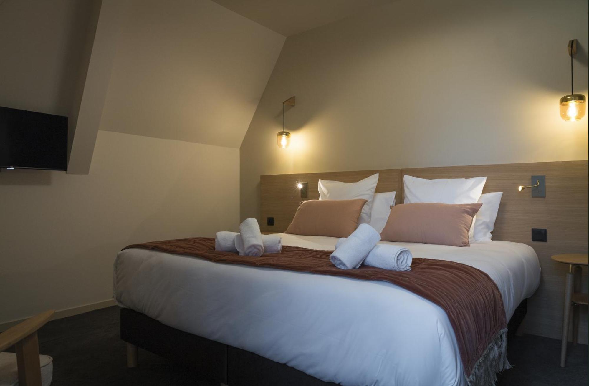 Hotel Domaine De L'Ecorcerie Fontaine-le-Comte Zewnętrze zdjęcie