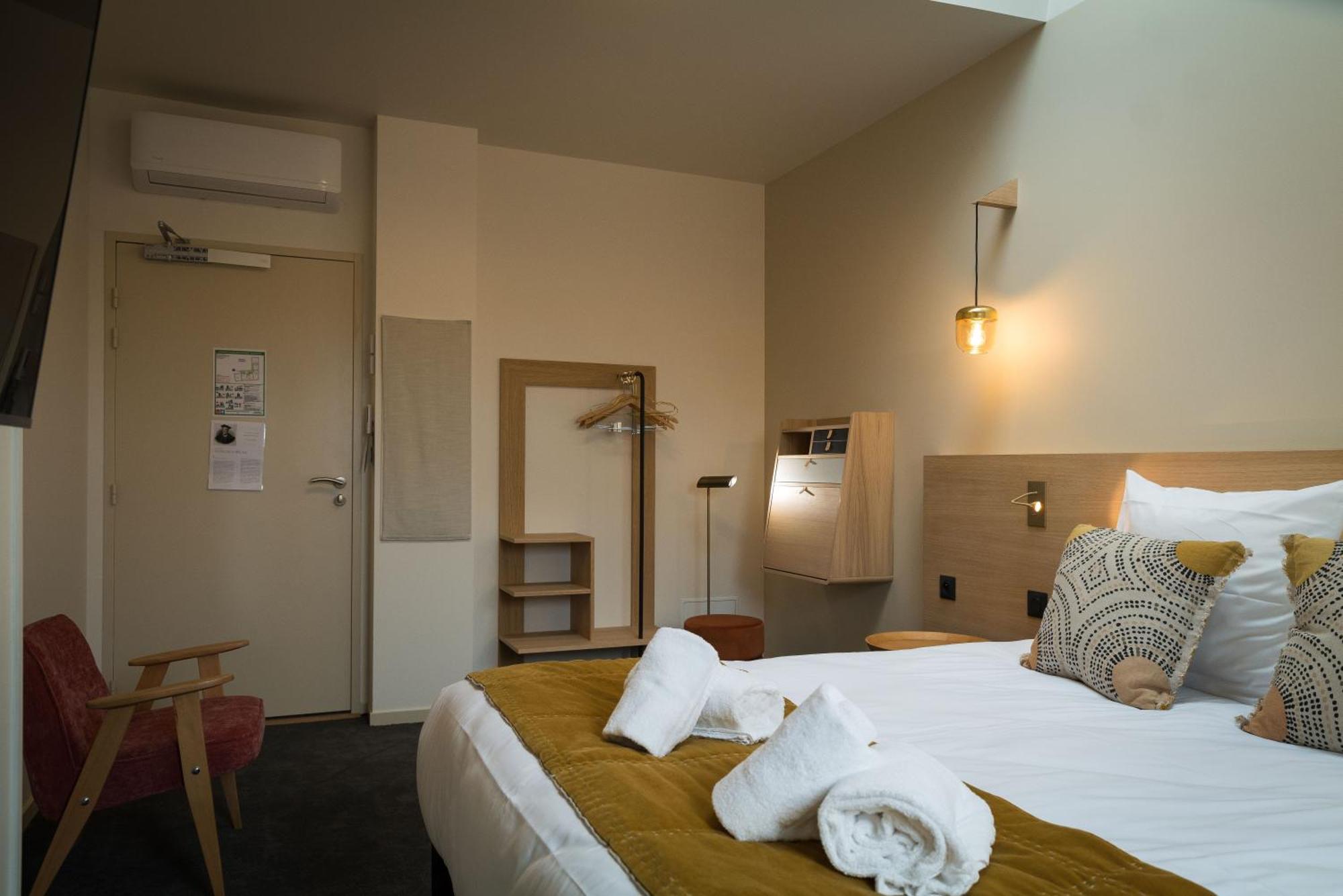 Hotel Domaine De L'Ecorcerie Fontaine-le-Comte Zewnętrze zdjęcie