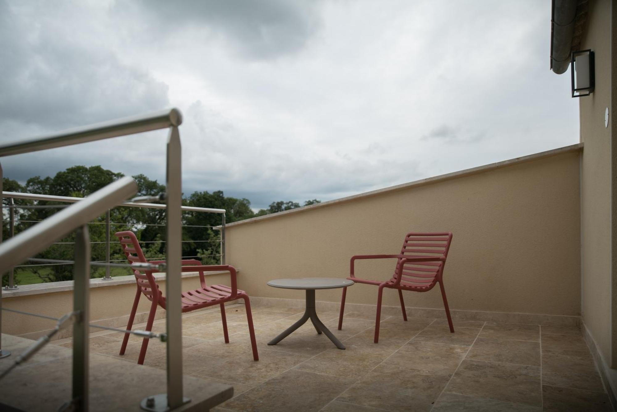 Hotel Domaine De L'Ecorcerie Fontaine-le-Comte Zewnętrze zdjęcie