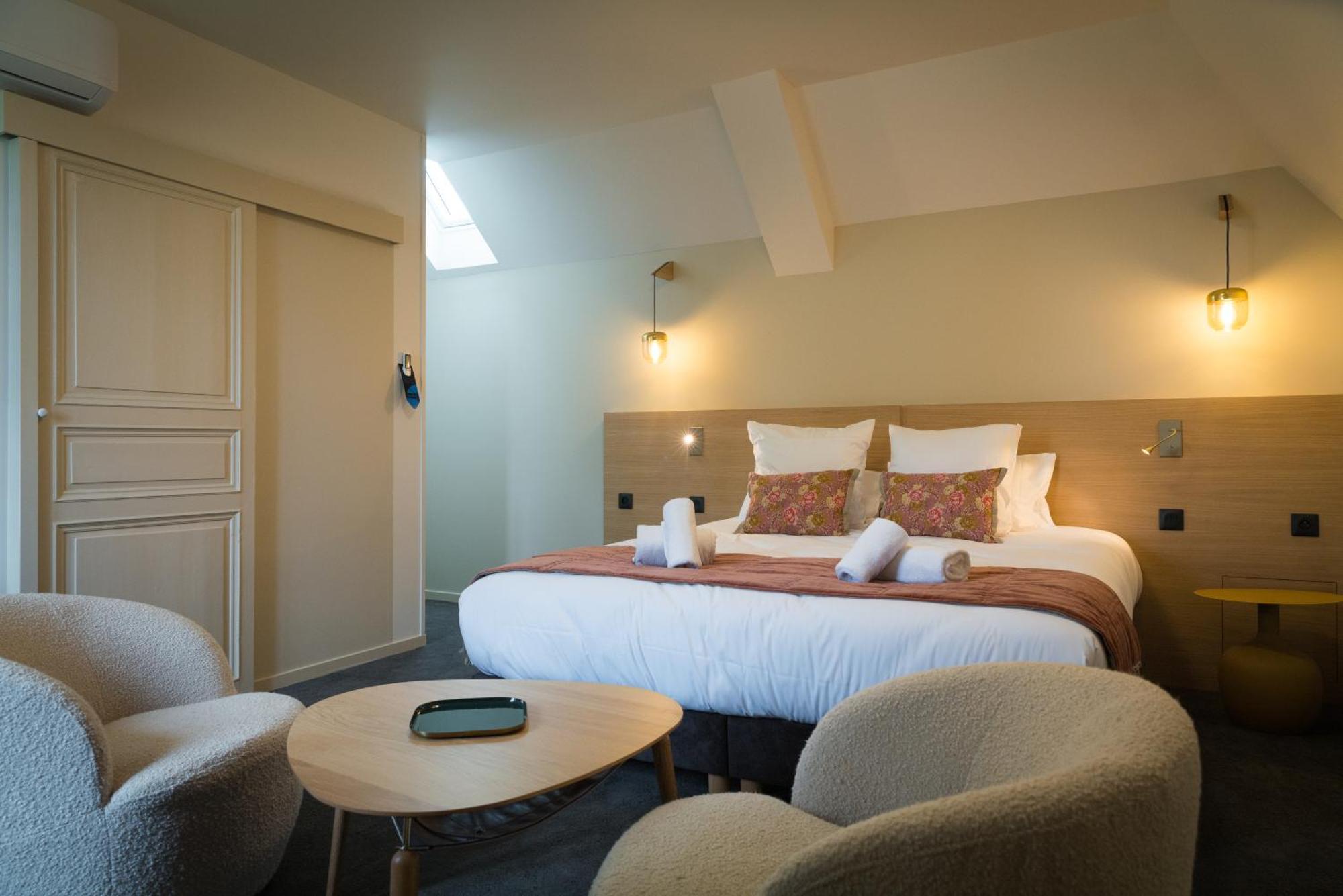 Hotel Domaine De L'Ecorcerie Fontaine-le-Comte Zewnętrze zdjęcie