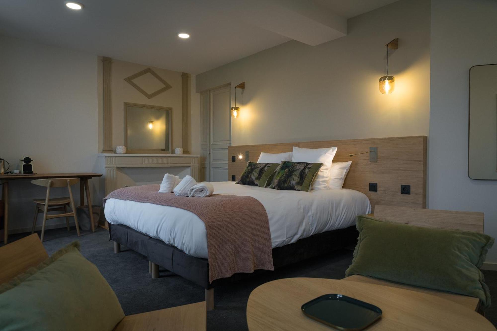 Hotel Domaine De L'Ecorcerie Fontaine-le-Comte Zewnętrze zdjęcie