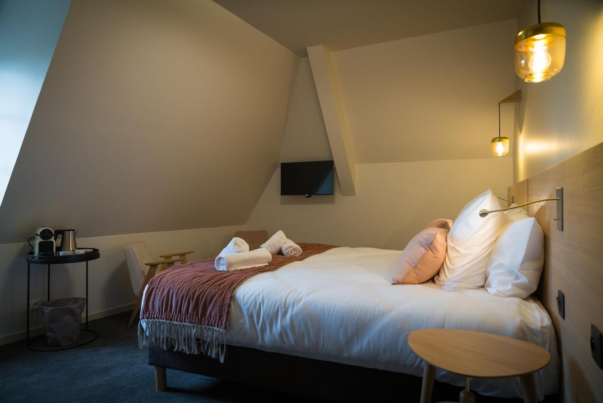 Hotel Domaine De L'Ecorcerie Fontaine-le-Comte Zewnętrze zdjęcie